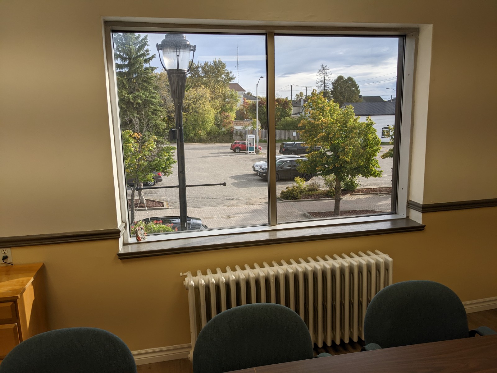 15 204 Meeting Room Bay Window.jpg